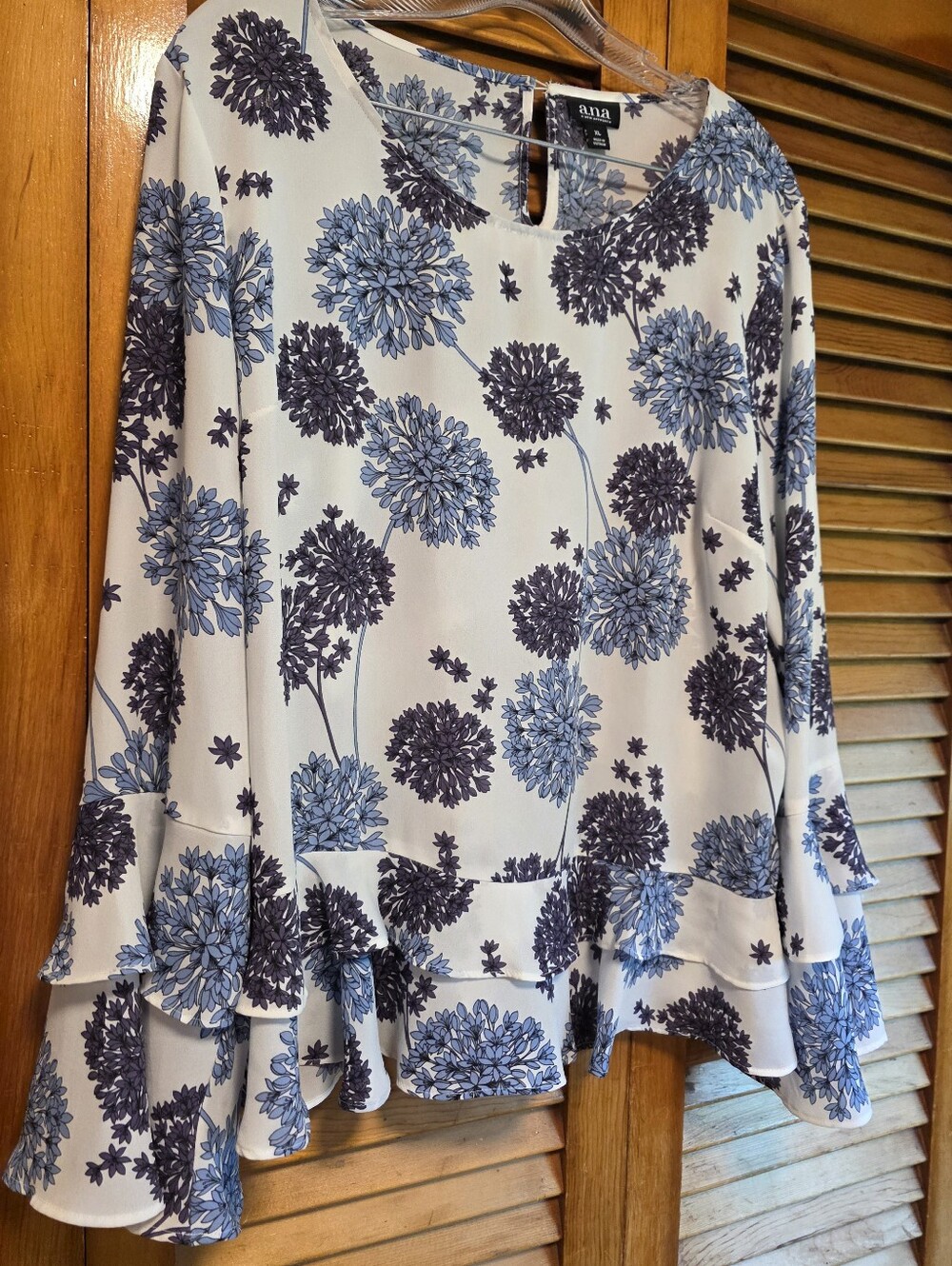 A.N.A. A New Approach White/Blue Hydrangea Bell Tiered Sleeves Blouse Size XL - Picture 6 of 16
